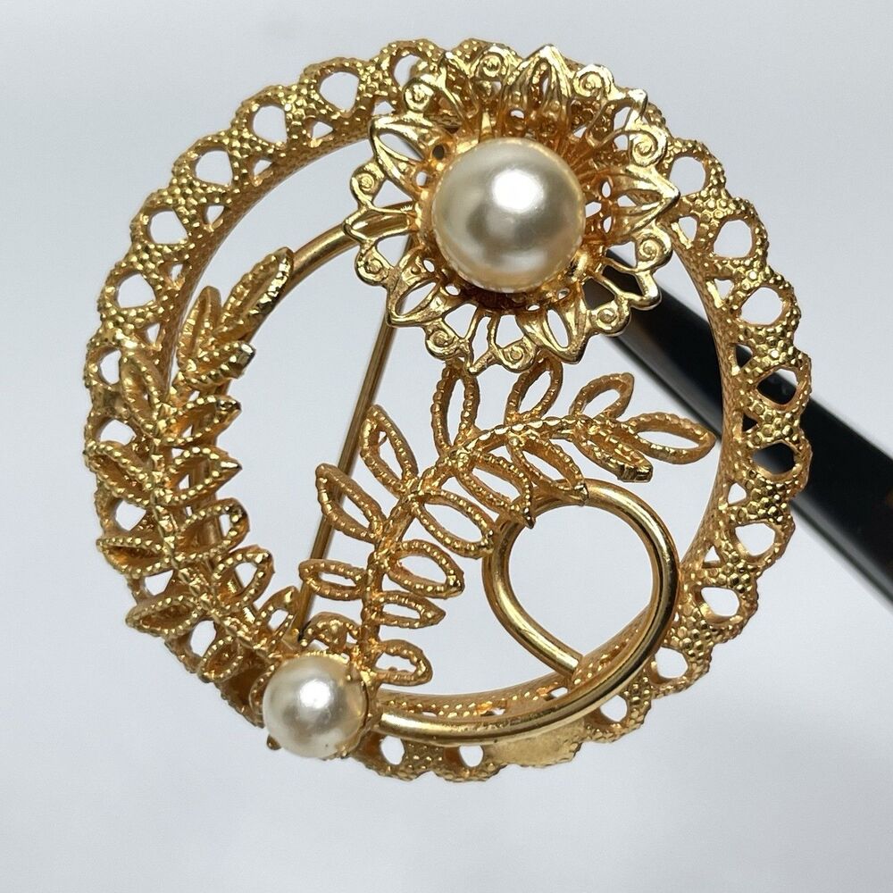 Vintage Gold Plated Faux Pearl Flower Circle Brooch Pin  Cute Stunning Boho